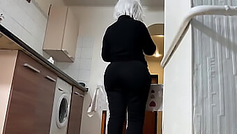 Amatør Hjemmelaget Video Av Busty Milf'S Stramme Anal