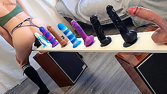 Seks Kasar Dengan Milf Amatur Kecil Dan Dildo Kegemarannya