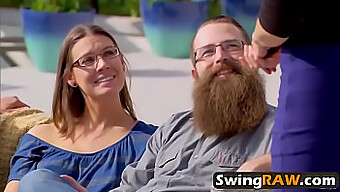 Swingers Amadores Comentam Suas Experiências Em Uma Orgia