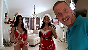 Knackarsch Weihnachtsassparade Mit Latinas Rebeca Linares Und Abella Anderson