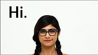 Il Fisico Arabo In Forma Di Mia Khalifa In Mostra In Un Video Esplicito..